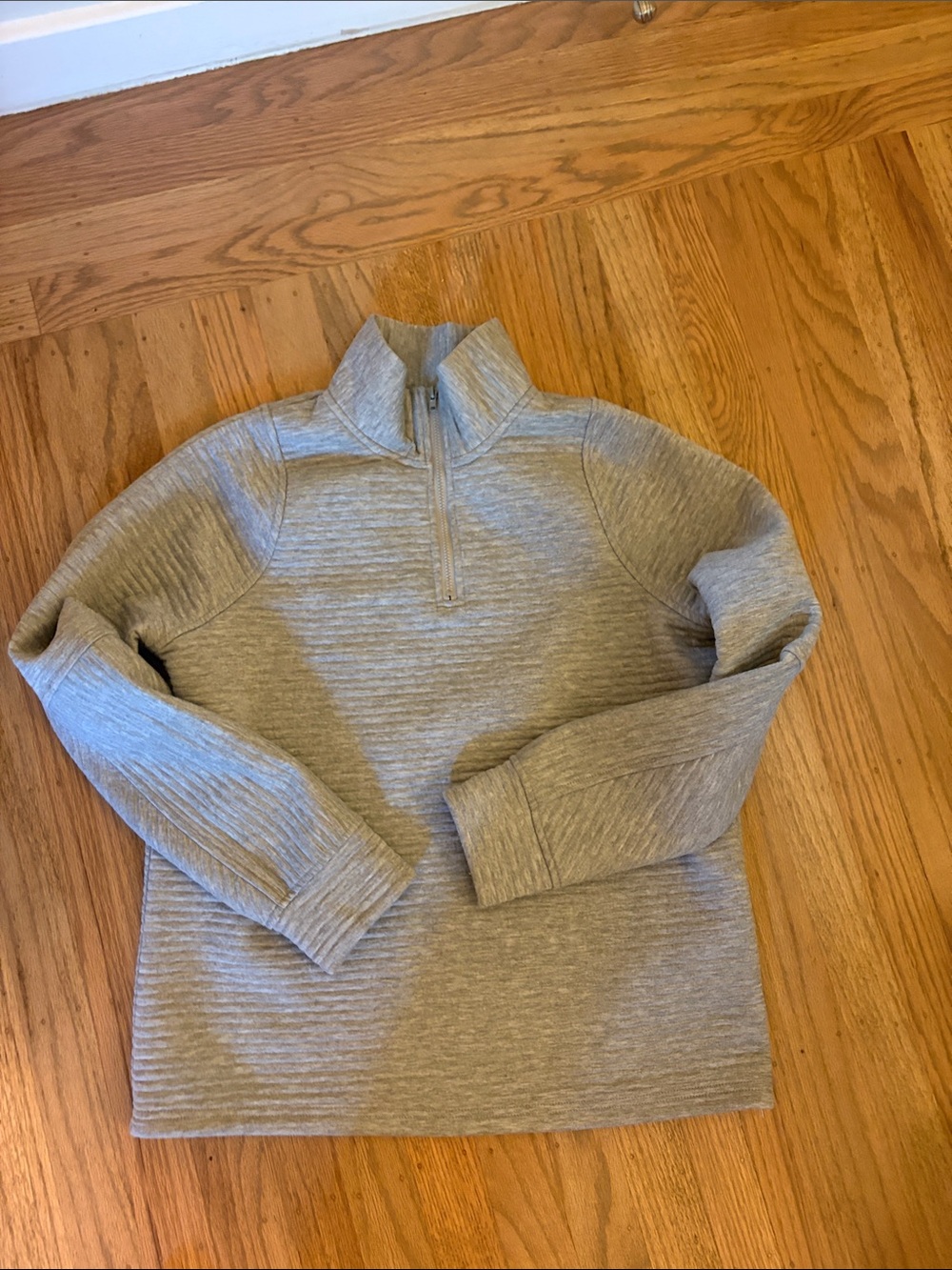 Women’s Heather Gray Quarter-Zip Sweater Pullover. Medium.